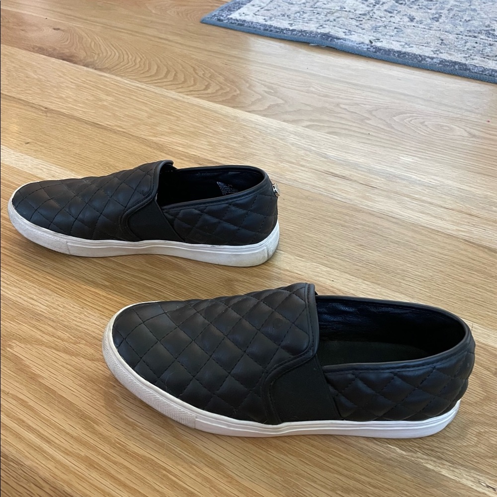 Steve Madden slip one